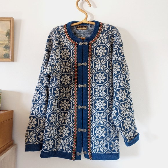 Traditional Norwegian Sweater - Picture 1 of 5